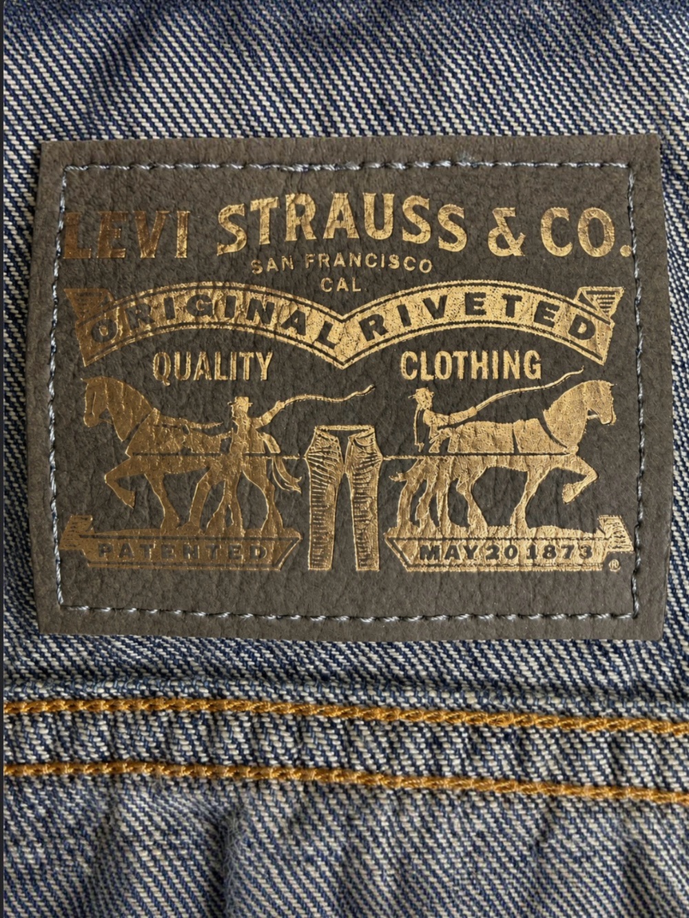 Levi’s Iconic Blue Denim Trucker Vest NWT Red Tab Classic Western Boho Chic Sz S - Picture 10 of 13